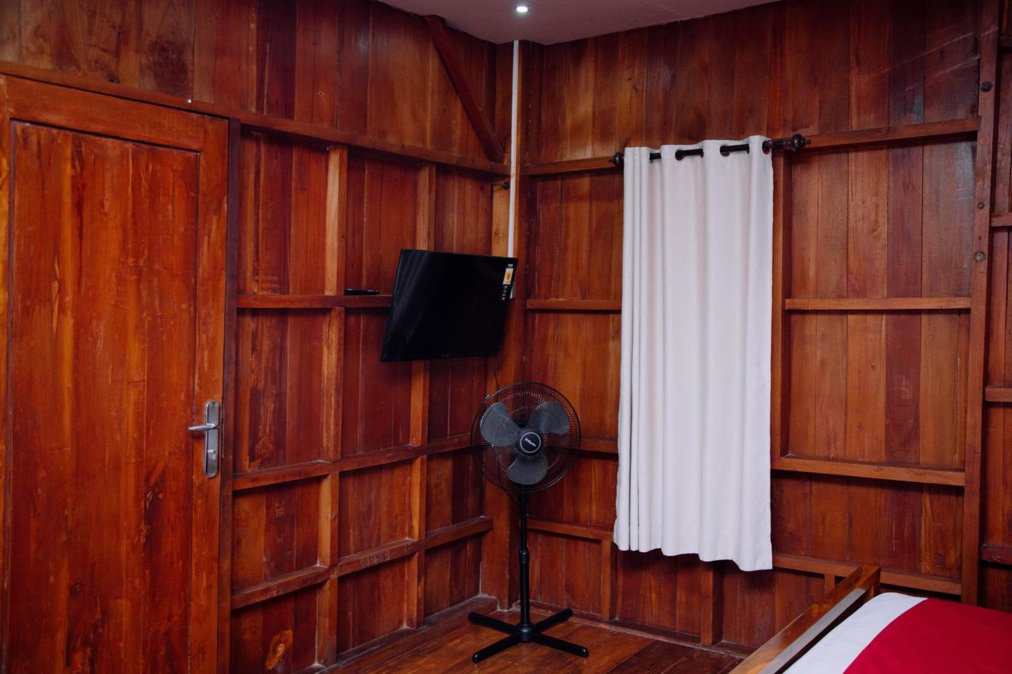 Reddoorz At Villa Bukit Senyum Lombok Kuripan  Luaran gambar
