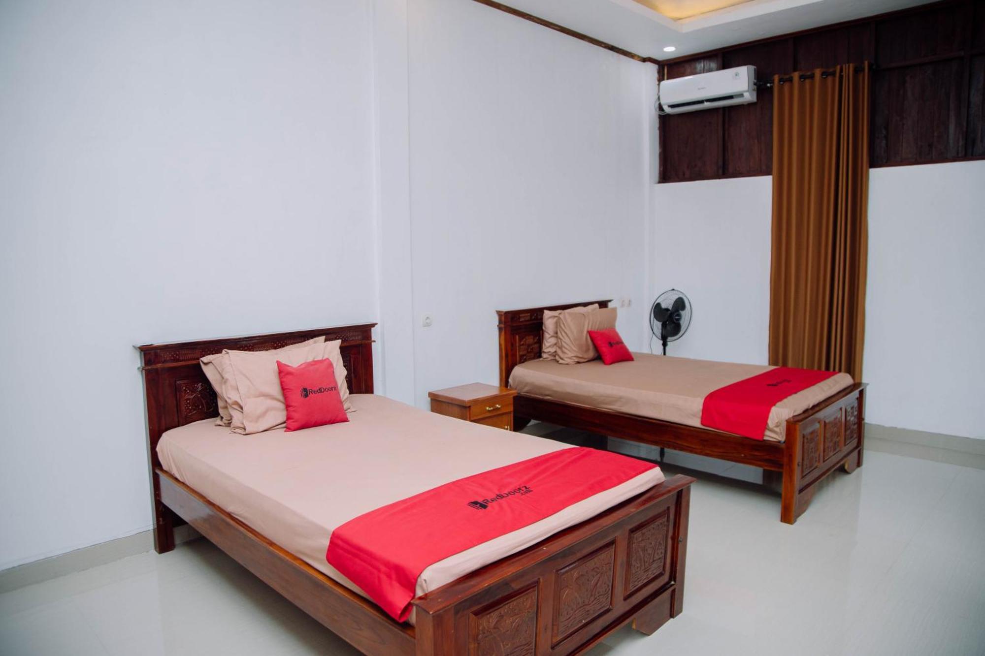 Reddoorz At Villa Bukit Senyum Lombok Kuripan  Luaran gambar