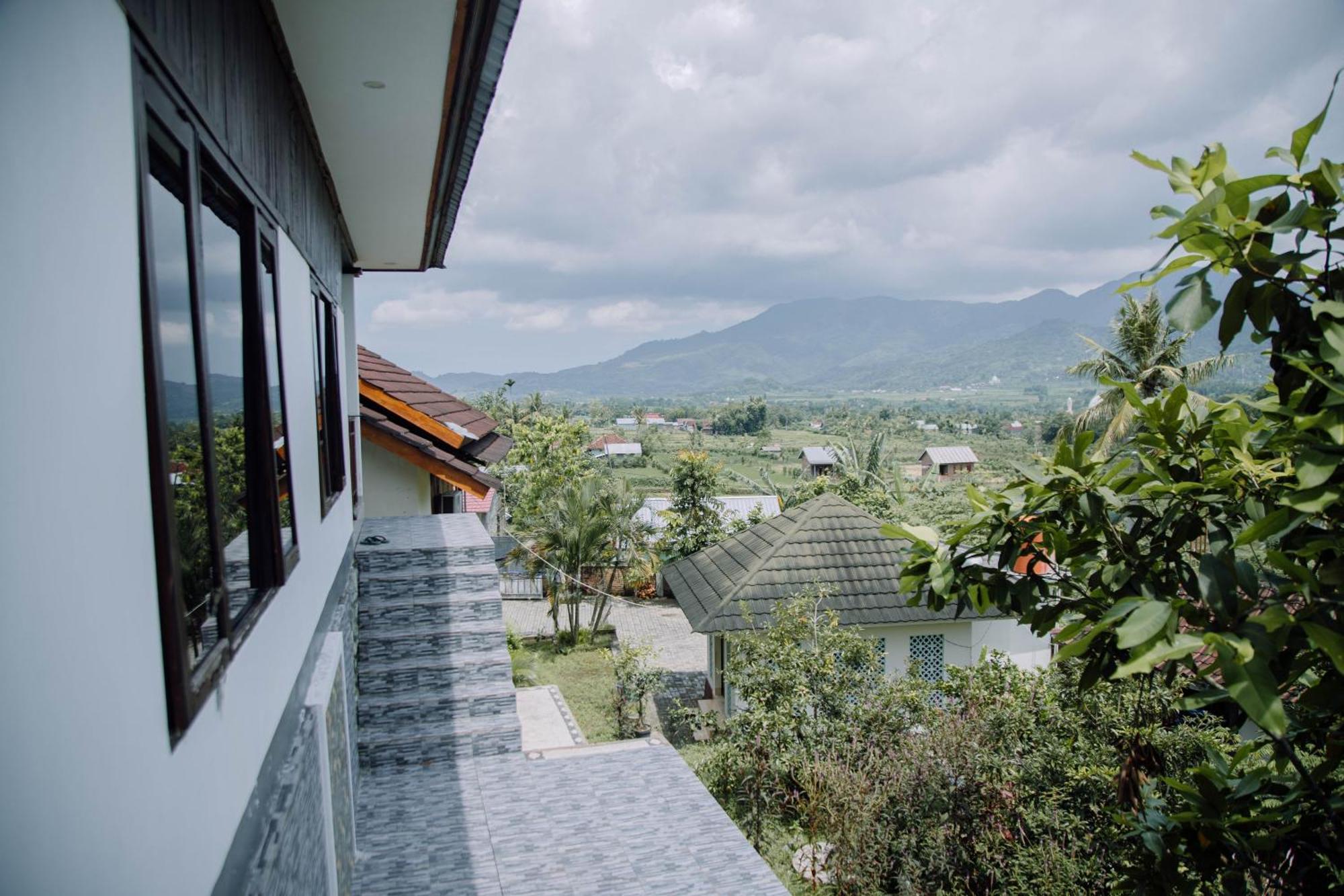 Reddoorz At Villa Bukit Senyum Lombok Kuripan  Luaran gambar