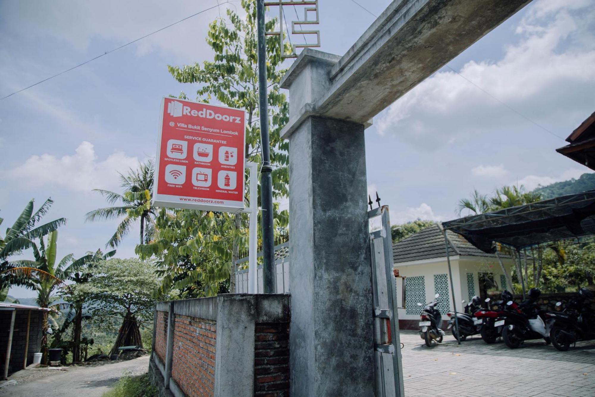 Reddoorz At Villa Bukit Senyum Lombok Kuripan  Luaran gambar