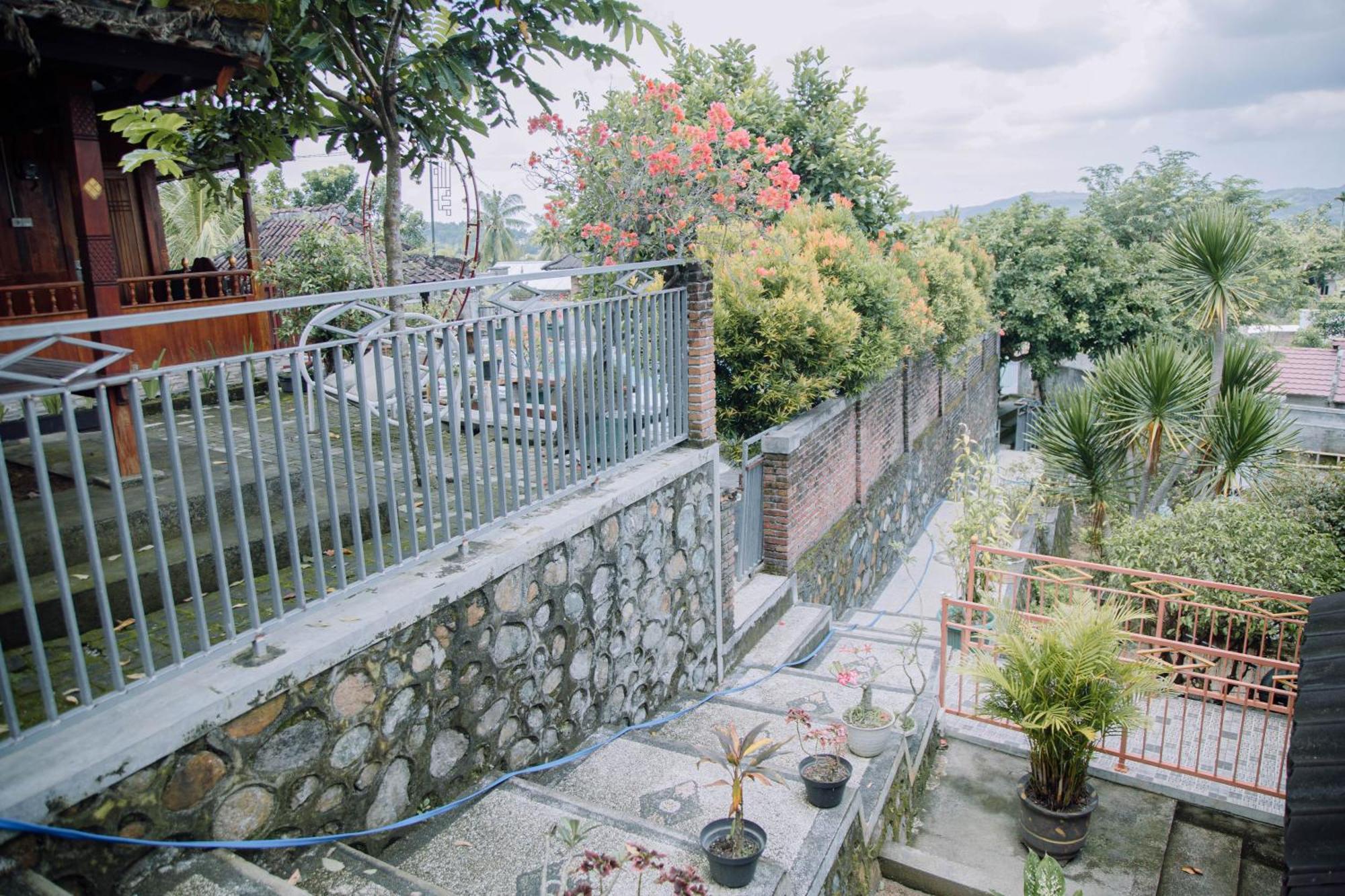 Reddoorz At Villa Bukit Senyum Lombok Kuripan  Luaran gambar
